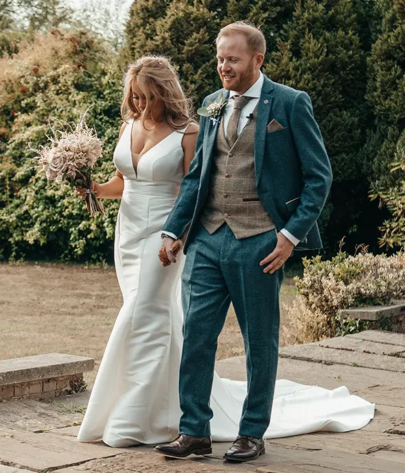 TheWedding.FILM_Wedding-VIdeographers-Couple-Walking